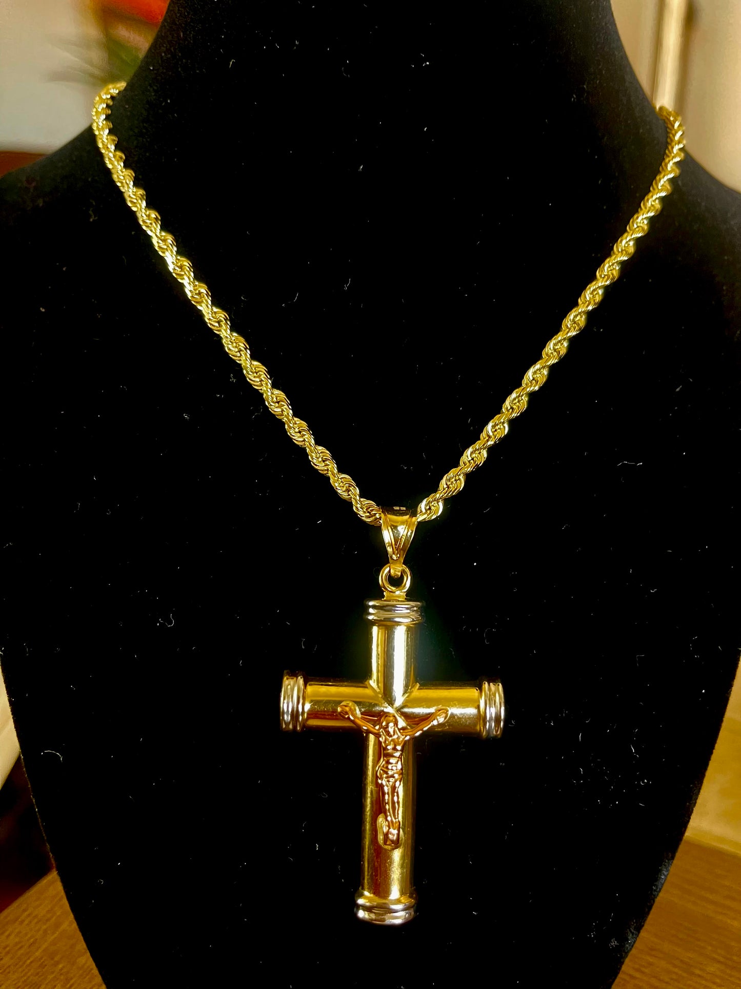 14k gold cross pendent
