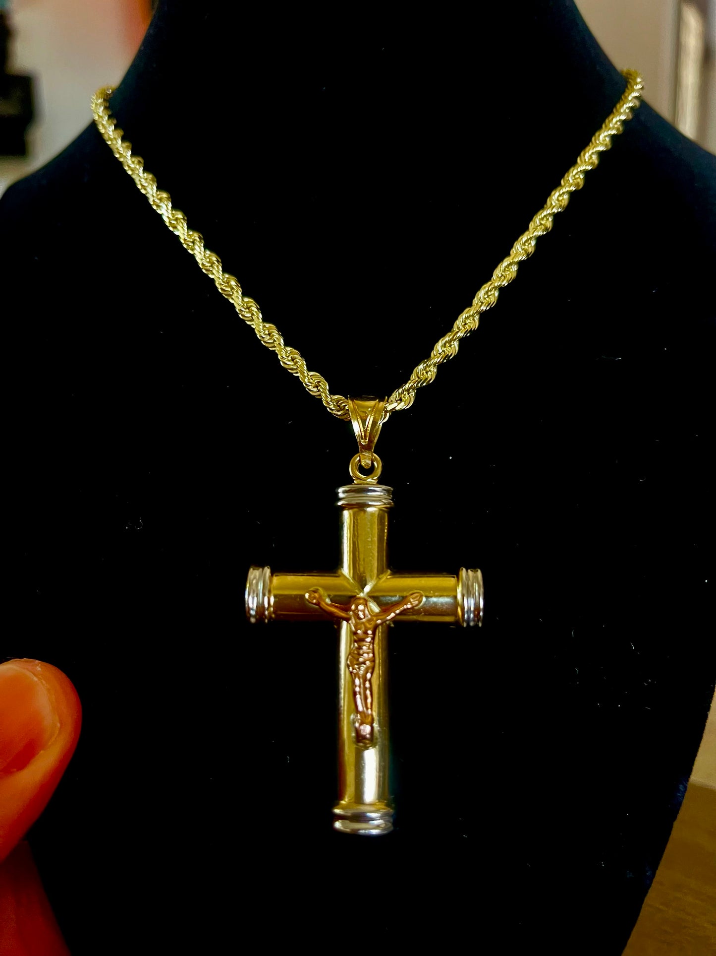 14k gold cross pendent