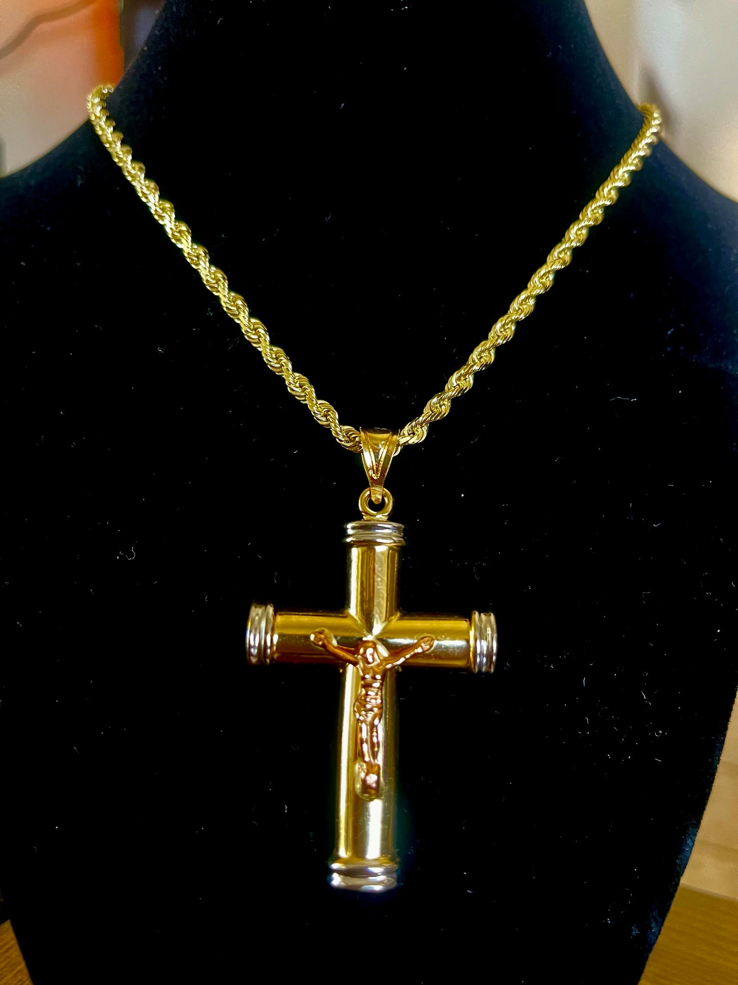 14k gold cross pendent